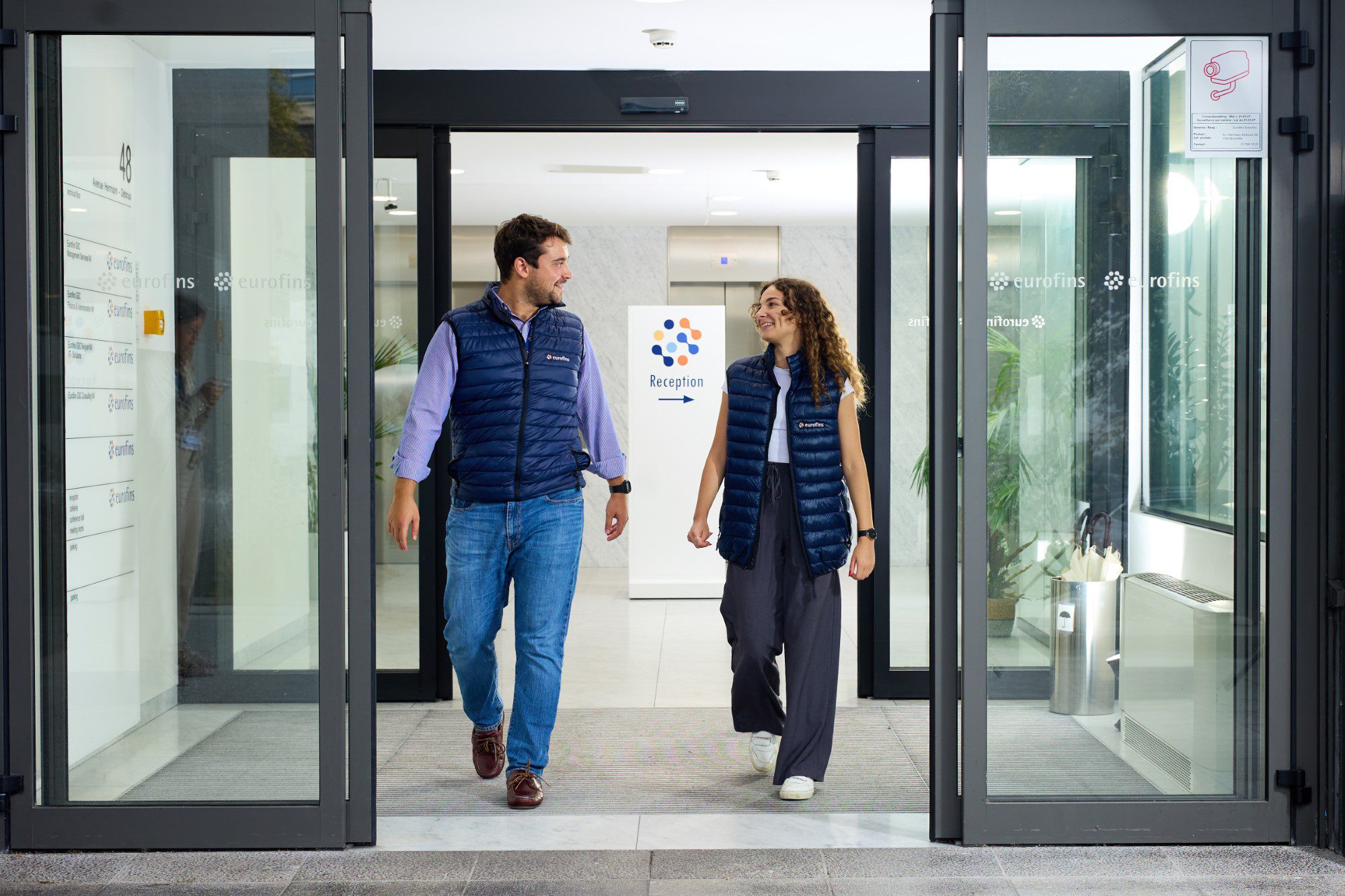 The One unisex sleeveless jacket - navy blue